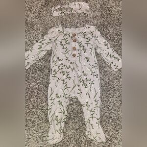 Jessica Simpson White and Green Leaf Print Kids Footie